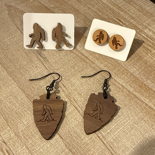 Bigfoot Earrings 1 Pair Random