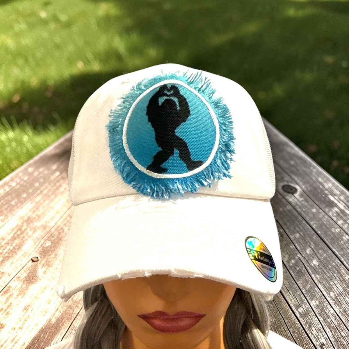 Bigfoot Heart Hands Bigfoot Sasquatch Yeti Cap Hat Funny Camping Cryptid Believe cap
